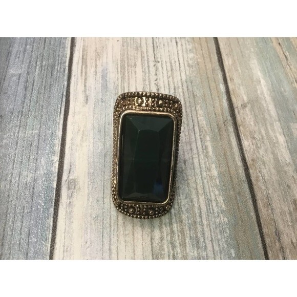 Large Ring Green Accent - Picture 3 of 4